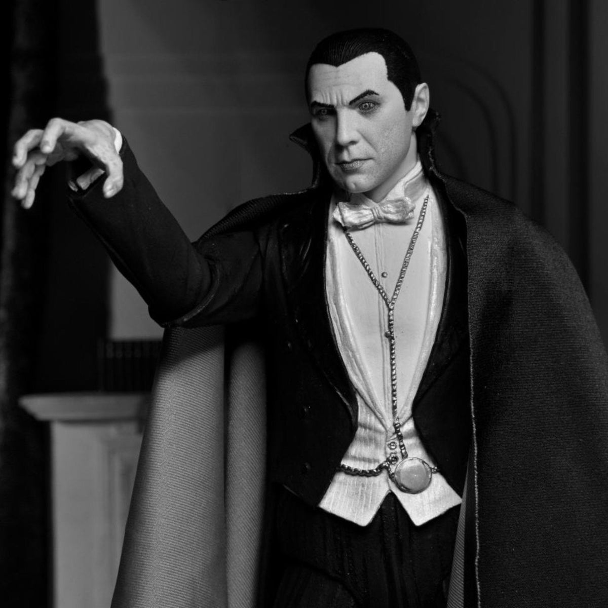 NECA Universal Monsters Ultimate Dracula (Carfax Abbey)