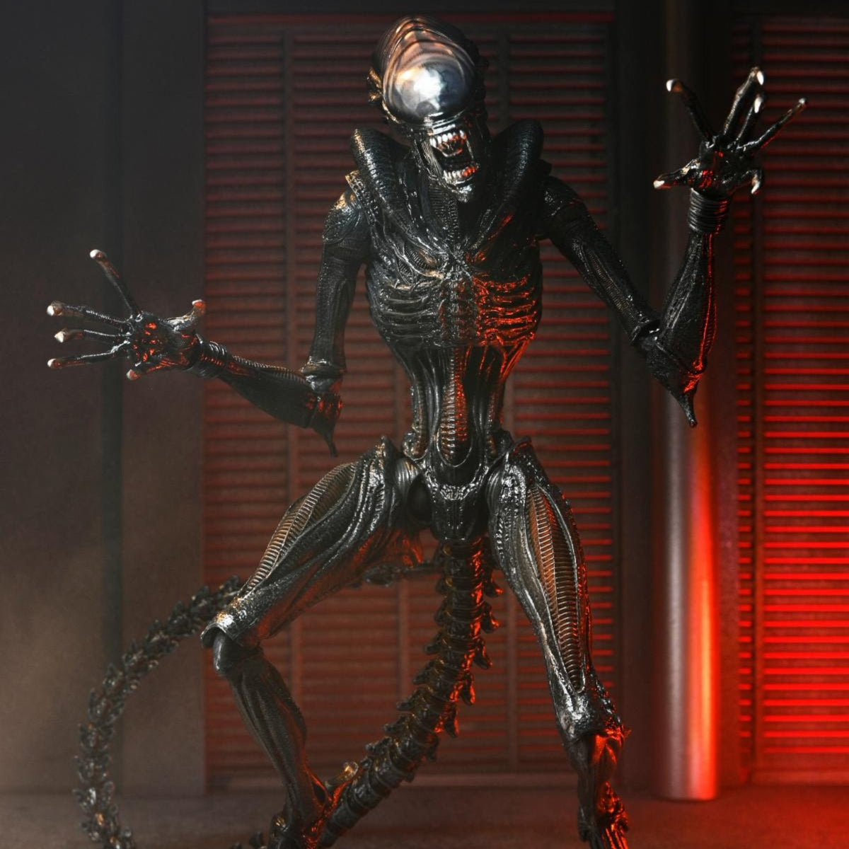 NECA Alien: Romulus Ultimate Scorched Xenomorph