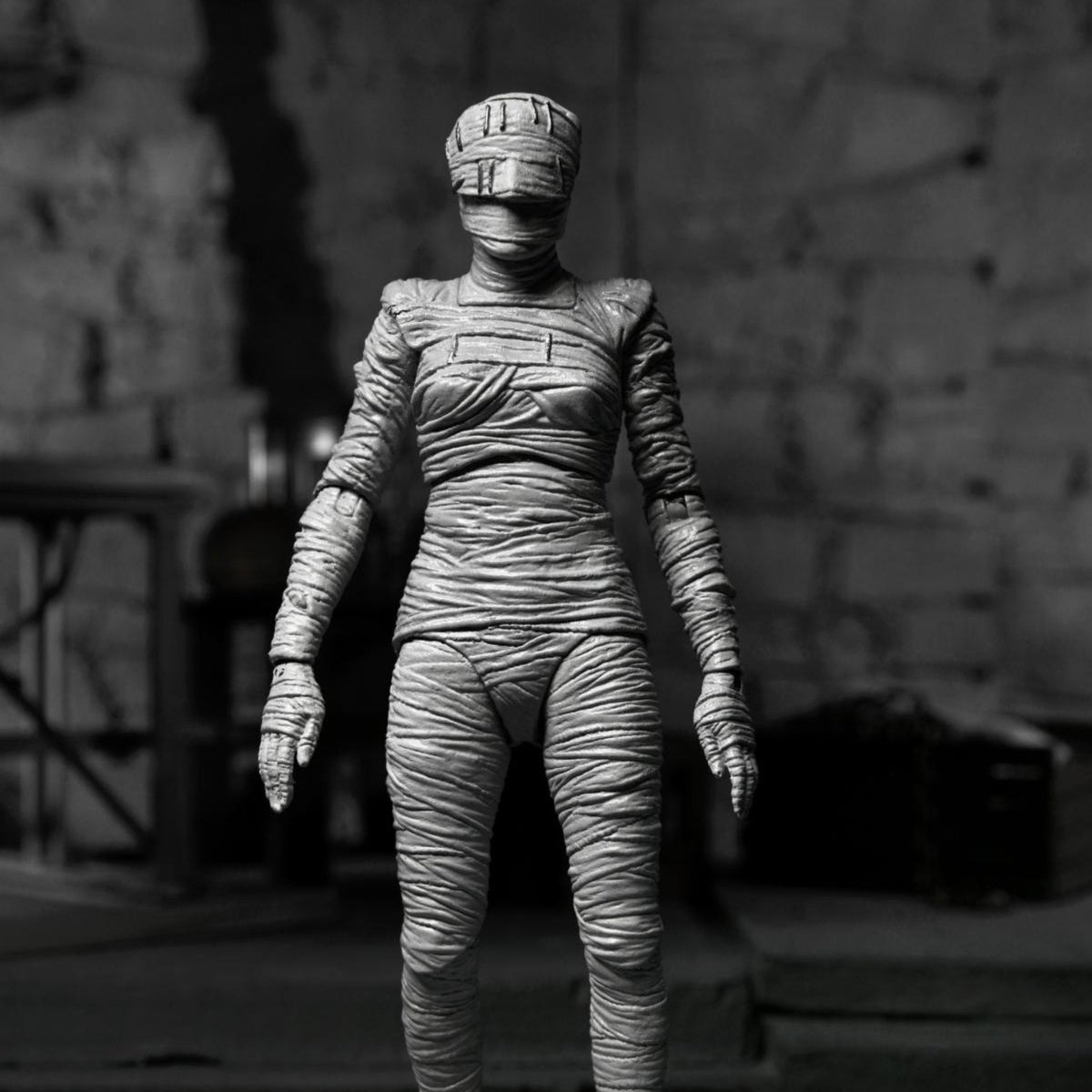 NECA Universal Monsters Ultimate Bride of Frankenstein (Black & White)