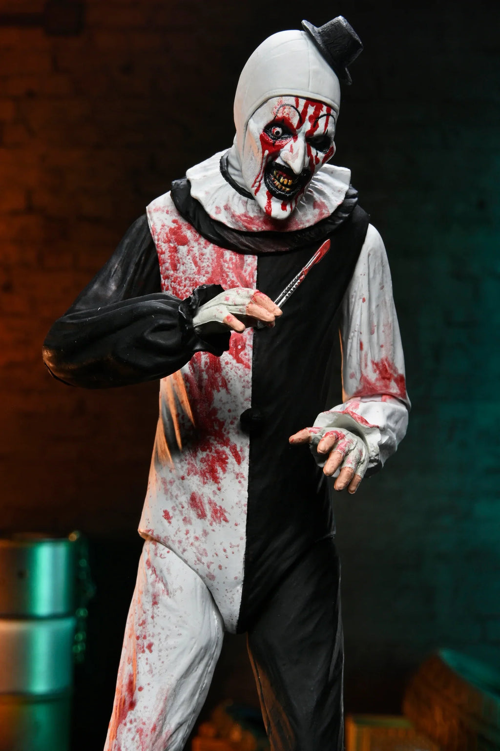 NECA Terrifier 2 Ultimate Art The Clown (Blood Splattered)