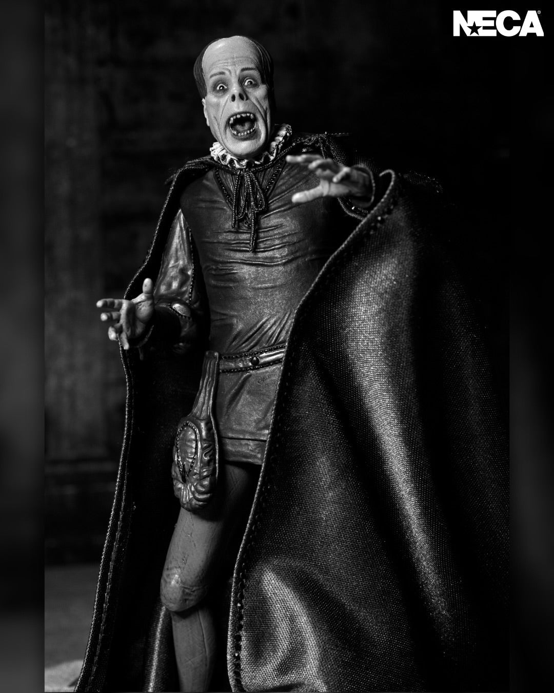 NECA Phantom Of The Opera (1925) Ultimate Phantom Of The Opera "Masque Of The Red Death" (Black & White)