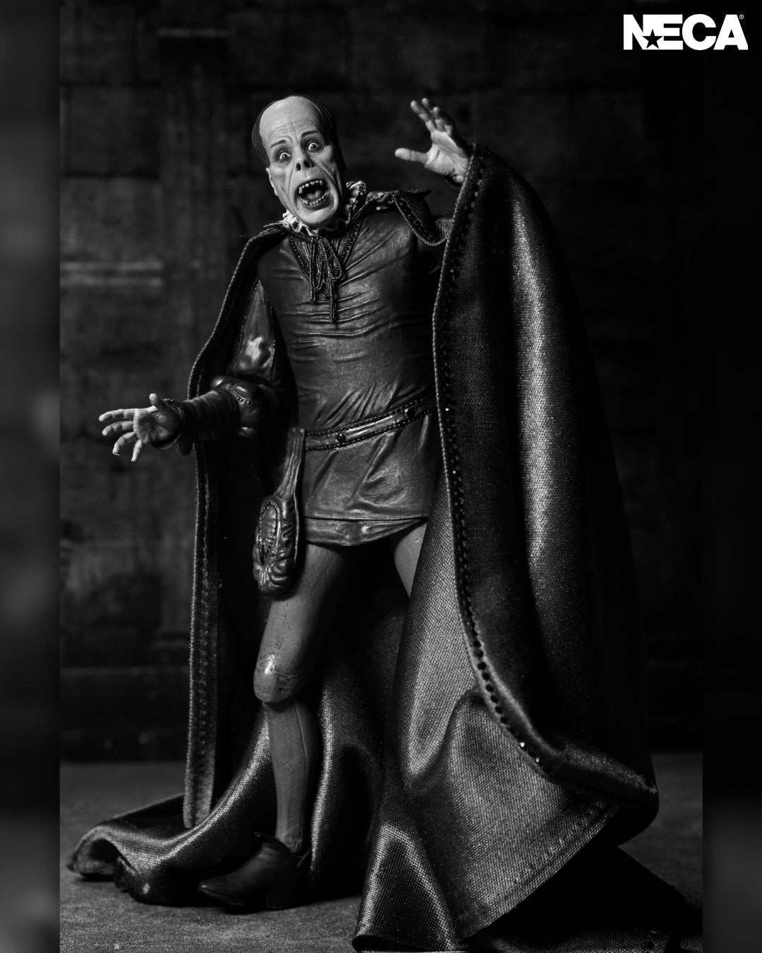 NECA Phantom Of The Opera (1925) Ultimate Phantom Of The Opera "Masque Of The Red Death" (Black & White)