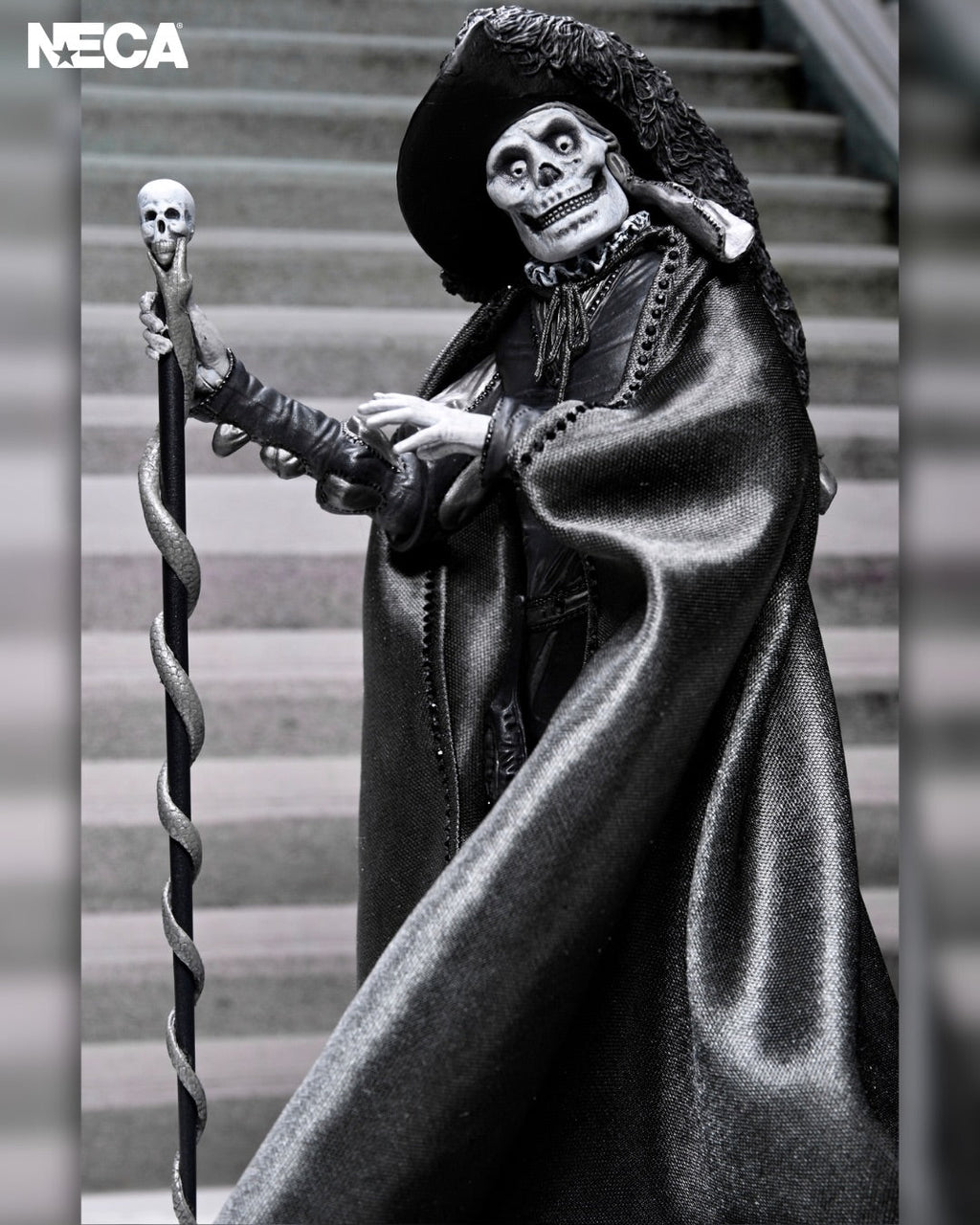 NECA Phantom Of The Opera (1925) Ultimate Phantom Of The Opera "Masque Of The Red Death" (Black & White)