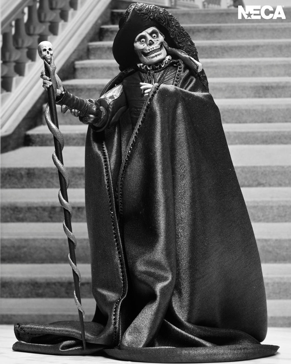 NECA Phantom Of The Opera (1925) Ultimate Phantom Of The Opera "Masque Of The Red Death" (Black & White)