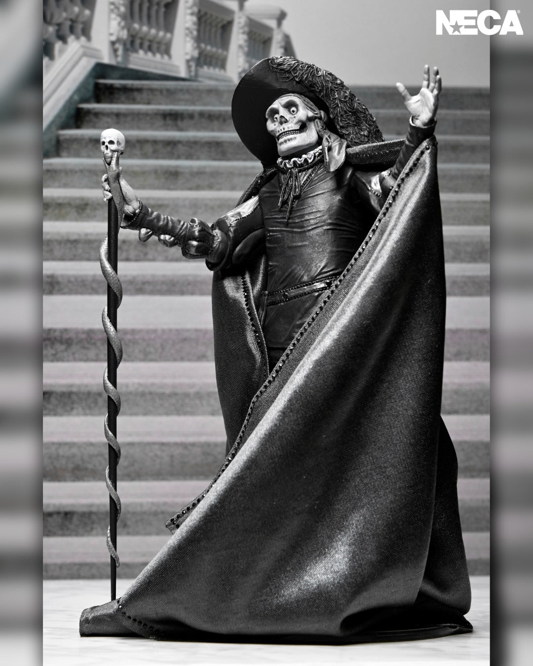 NECA Phantom Of The Opera (1925) Ultimate Phantom Of The Opera "Masque Of The Red Death" (Black & White)