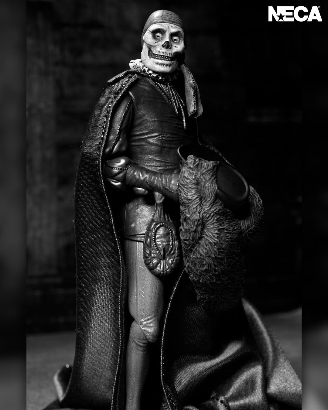 NECA Phantom Of The Opera (1925) Ultimate Phantom Of The Opera "Masque Of The Red Death" (Black & White)
