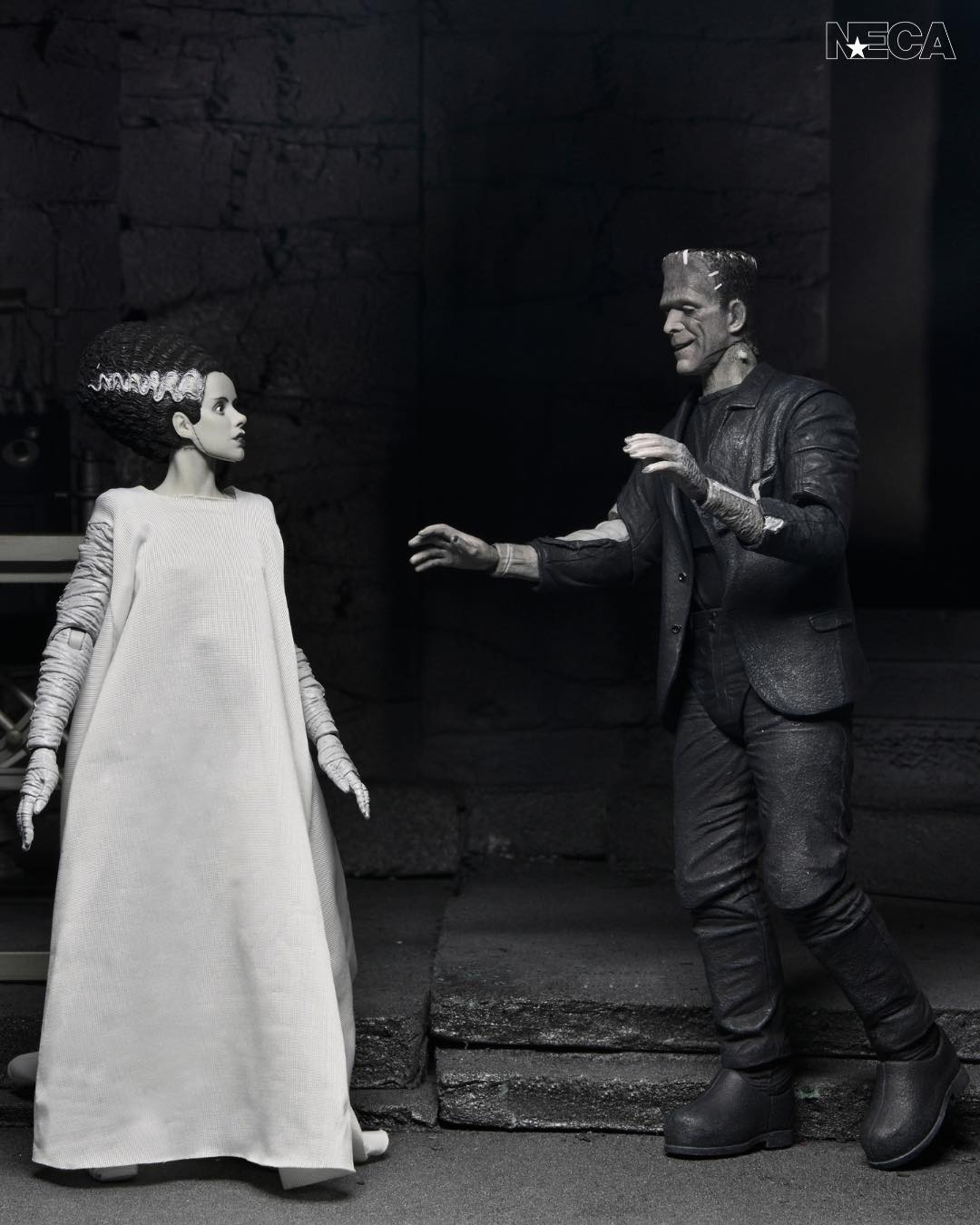 NECA Universal Monsters Bride Of Frankenstein 90th Anniversary The Monster & His Mate 2-Pack (Black & White)
