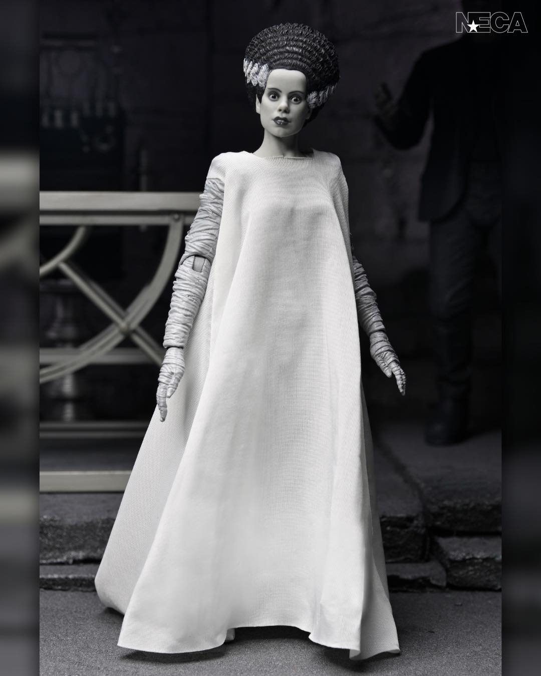 NECA Universal Monsters Bride Of Frankenstein 90th Anniversary The Monster & His Mate 2-Pack (Black & White)