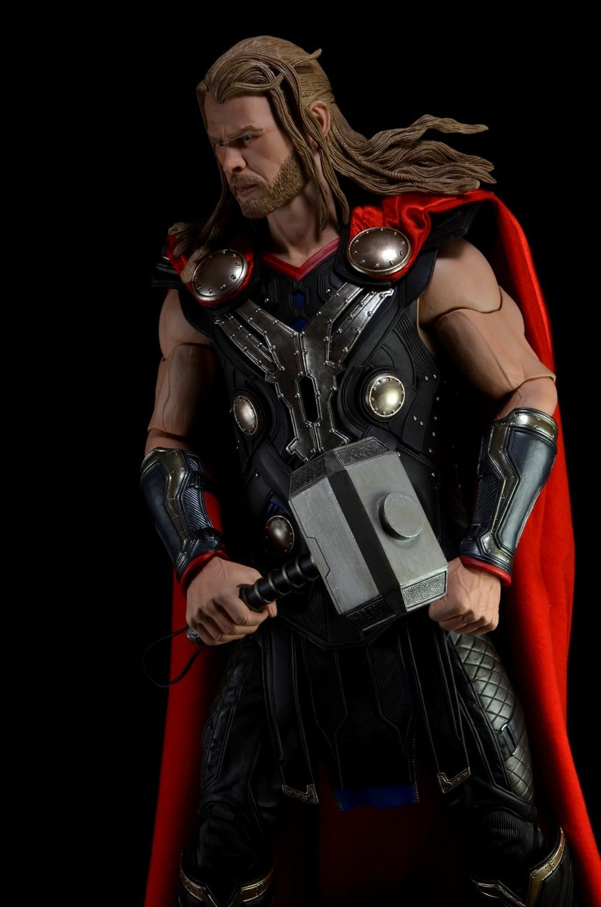 NECA Quarter Scale Thor: The Dark World Thor