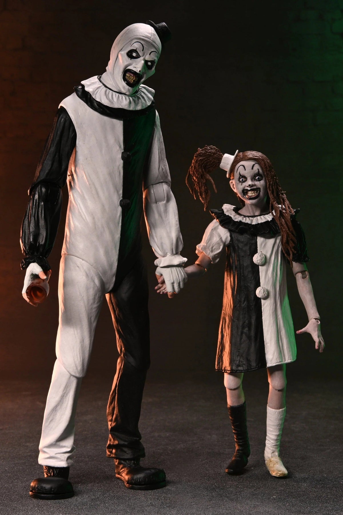 NECA Terrifier 2 Ultimate Art the Clown & The Little Pale Girl