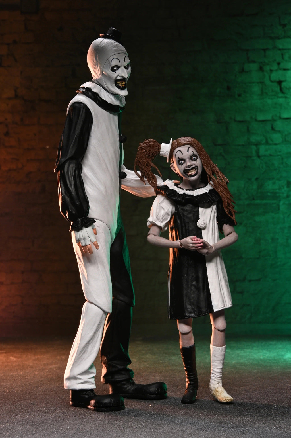 NECA Terrifier 2 Ultimate Art the Clown & The Little Pale Girl