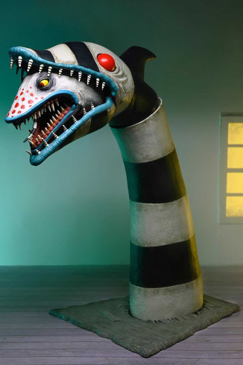 NECA Beetlejuice Beetlejuice Ultimate "Matador" Beetlejuice & Sandworm 2-Pack