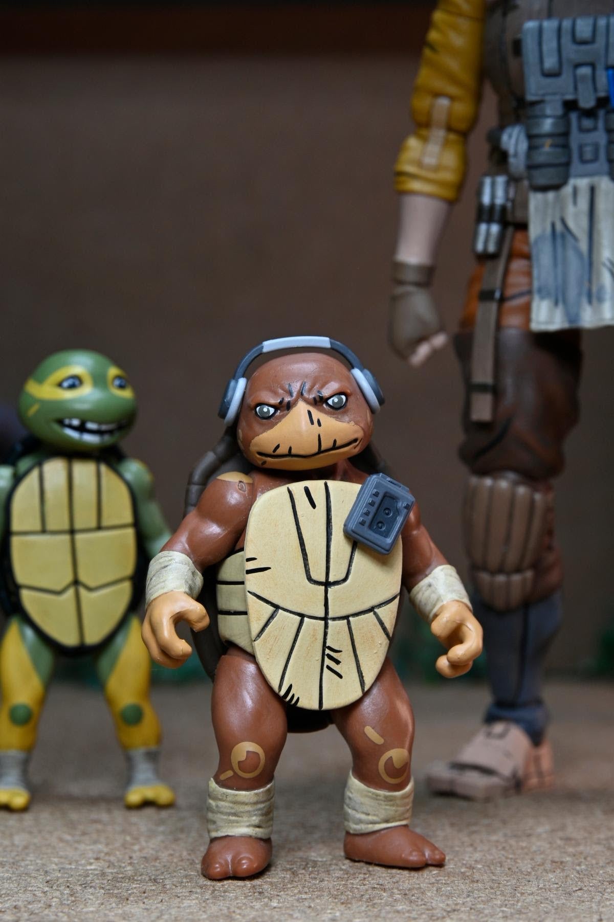 NECA Teenage Mutant Ninja Turtles Grammy April with Baby Yi & Moja (The Last Ronin- The Lost Years)