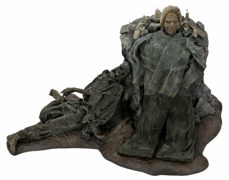 NECA Friday the 13th The Game Pamela Shrine Diorama